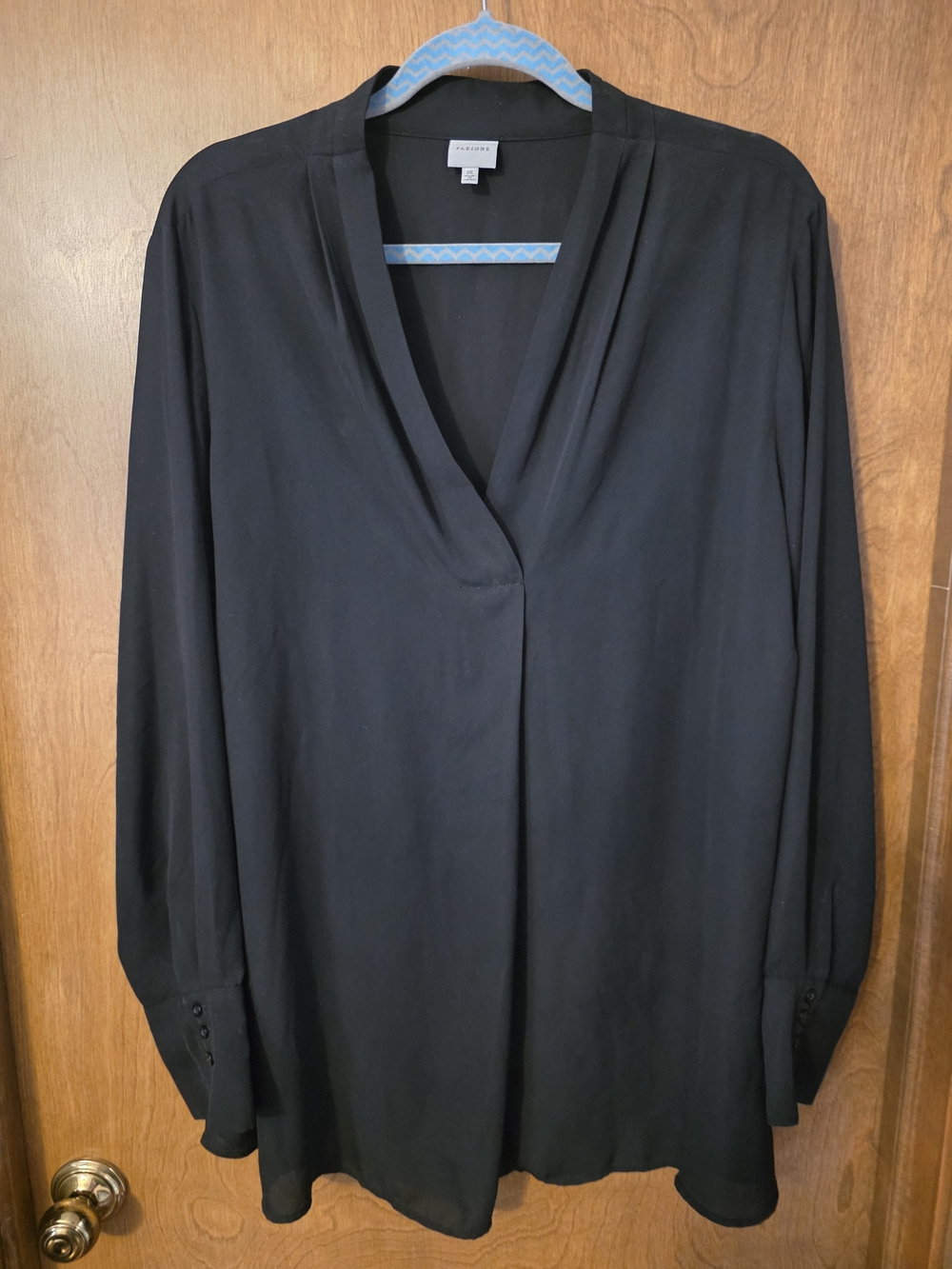 PLEIONE Black Long-Sleeve V-Neck Blouse